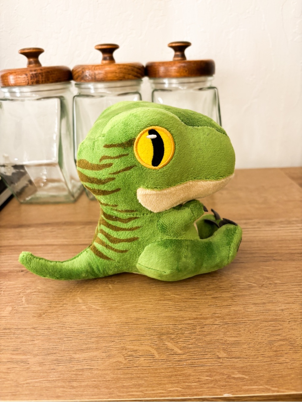 Jurassic Park World Plush Stuffed Green Velociraptor Dinosaur 6” Dominion 2022